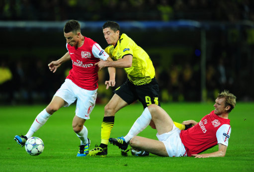 九游- 出色发挥引发热议！，莱万多夫斯基在TL比赛中出色防守再创辉煌时刻